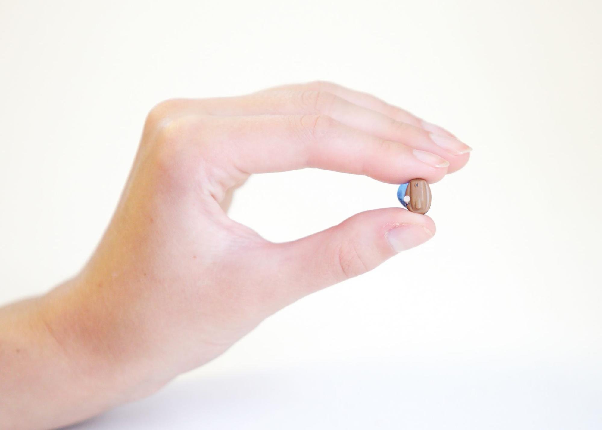 Invisible hearing aids vs regular hearing aids Invisible hearing aids vs regular hearing aids